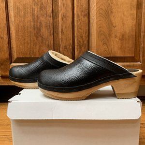 no 6 shearling clogs